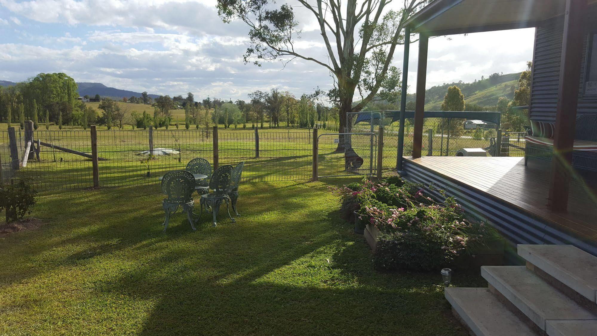 The Wattle Lodge Glendon Brook Exterior photo